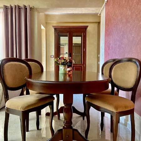 The Vintage Of Apartment *